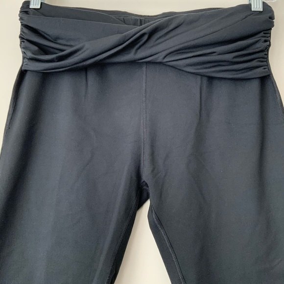 Fabletics Leggings Black Kastos Twist Waist Capri L - Picture 7 of 8